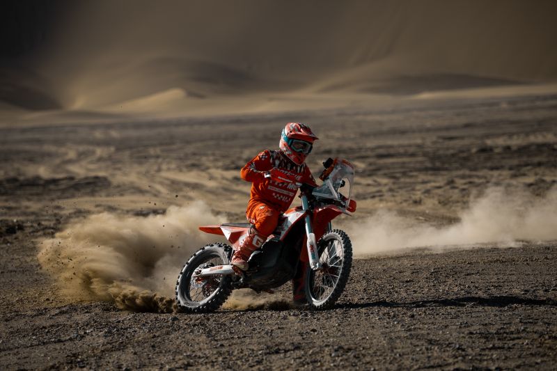 Arctic Leopard Electric Dirtbikes: Why This "E-MTB" Is Dominating Off-Road Trails (And How It Compares to Surron) - ProluxeTech
